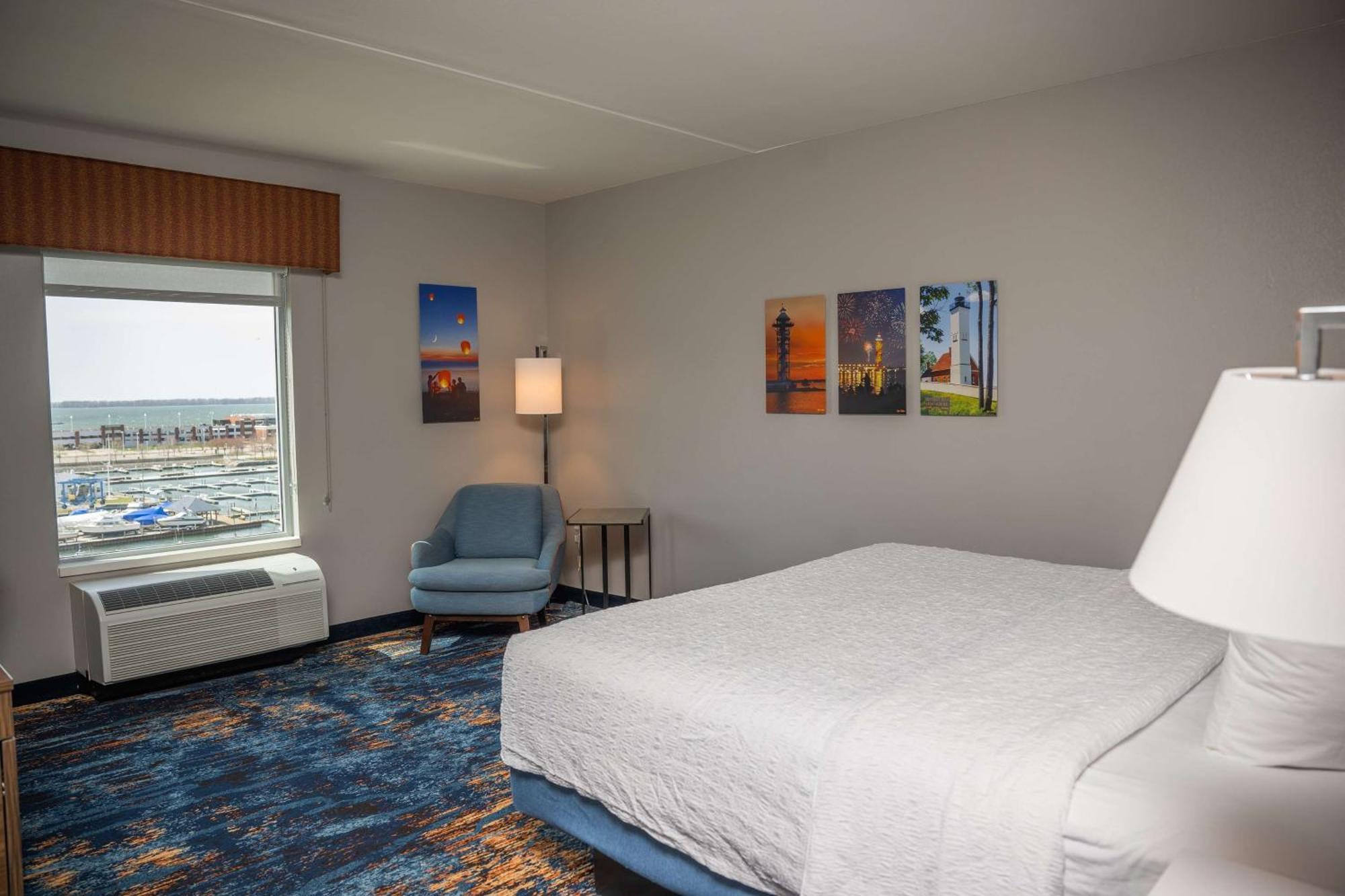 Hampton Inn & Suites Erie Bayfront Exterior foto