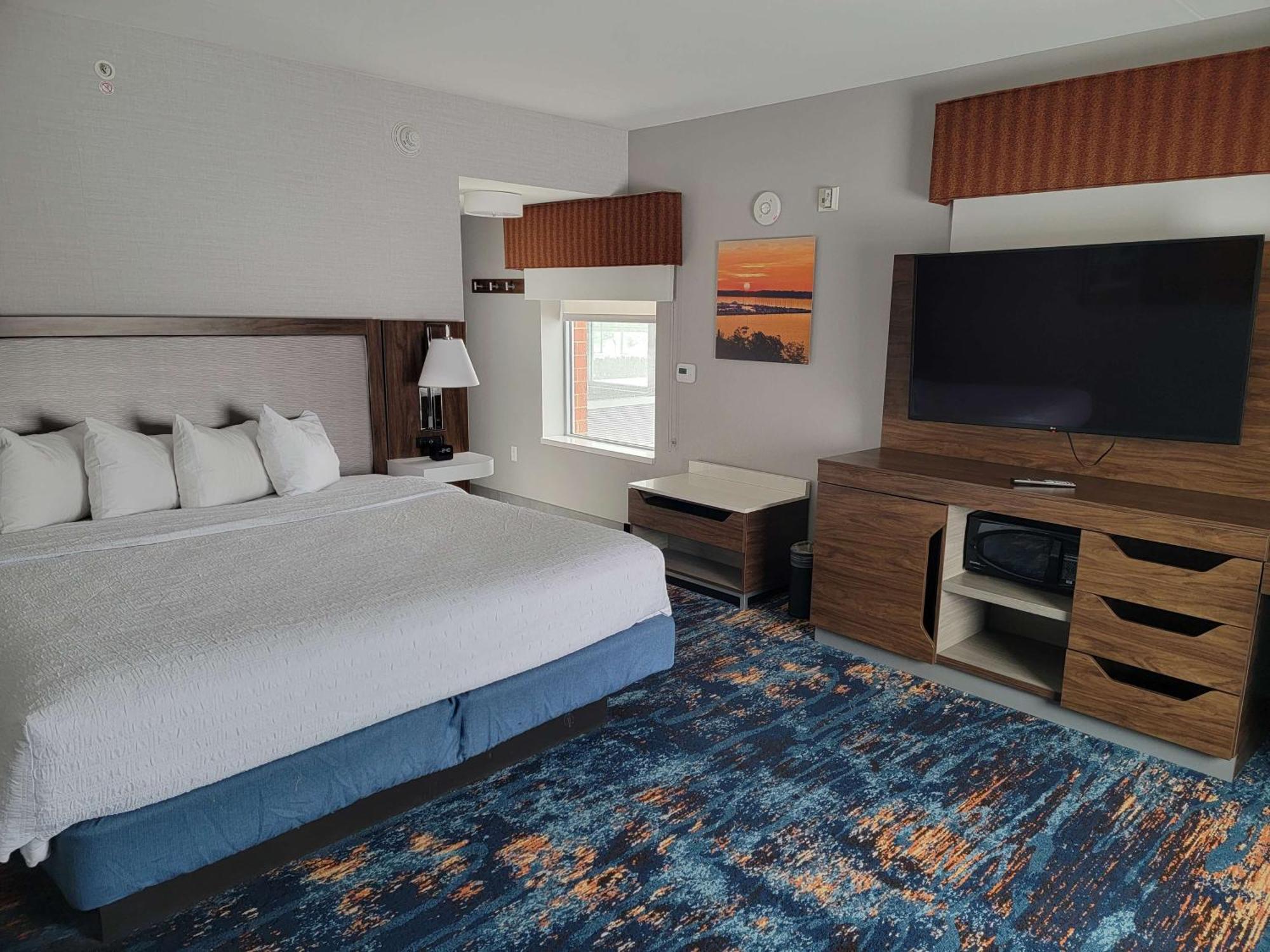 Hampton Inn & Suites Erie Bayfront Exterior foto