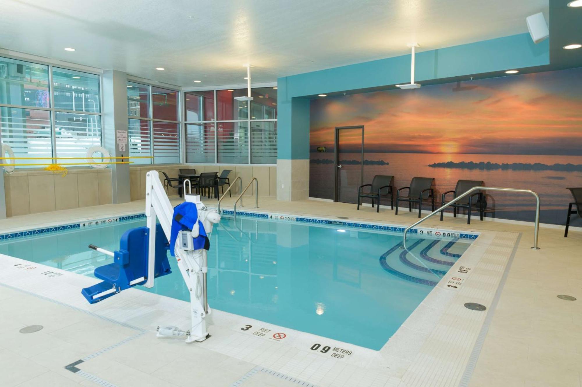 Hampton Inn & Suites Erie Bayfront Exterior foto